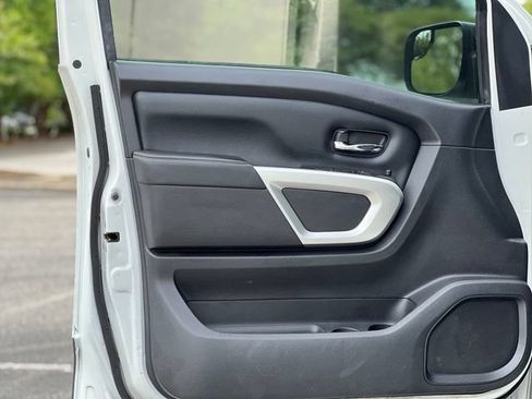 Used 2019 Nissan Titan PRO-4X AWD/4WD image 10