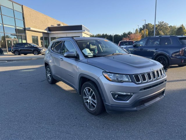 Used 2018 Jeep Compass Latitude w/ Popular Equipment Group FWD image 3