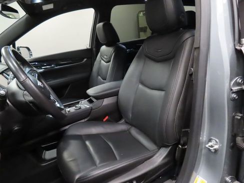 Certified 2025 Cadillac XT6 Premium Luxury FWD image 15