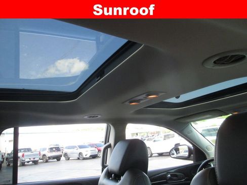 Used 2017 Buick Enclave Premium w/ Experience Buick Package FWD image 16