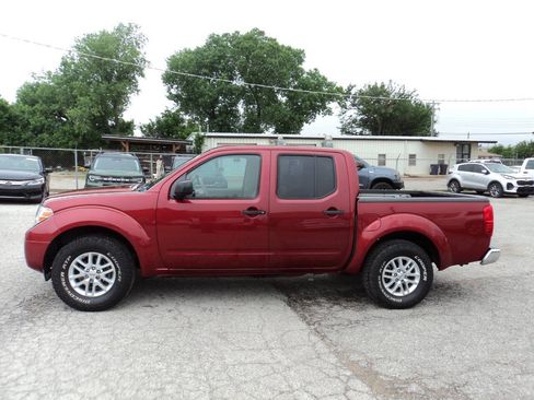 Used 2014 Nissan Frontier SV w/ SV Value Truck Package RWD image 2