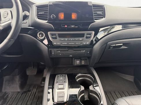 Used 2020 Honda Pilot Touring image 11
