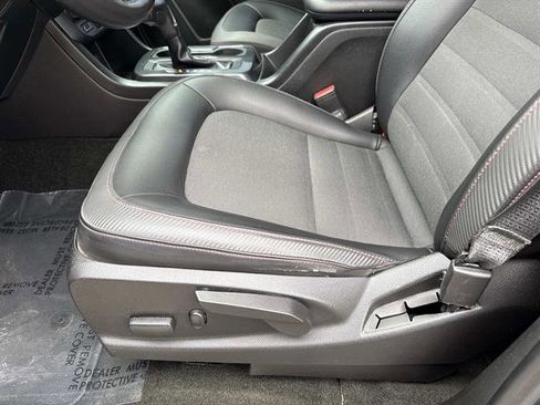 Used 2017 GMC Canyon SLE w/ All Terrain Package AWD/4WD image 14