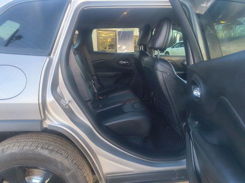 Used 2020 Jeep Cherokee Latitude Plus image 32