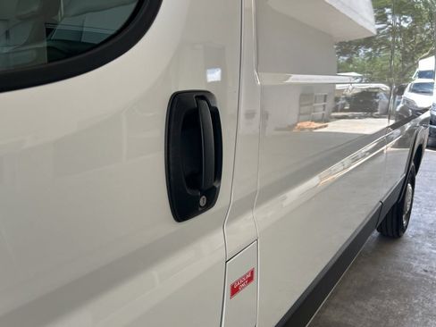 Used 2025 RAM ProMaster 2500 w/ Convenience Group FWD image 14