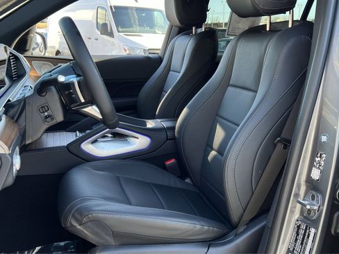 Certified 2025 Mercedes-Benz GLS 450 4MATIC image 11