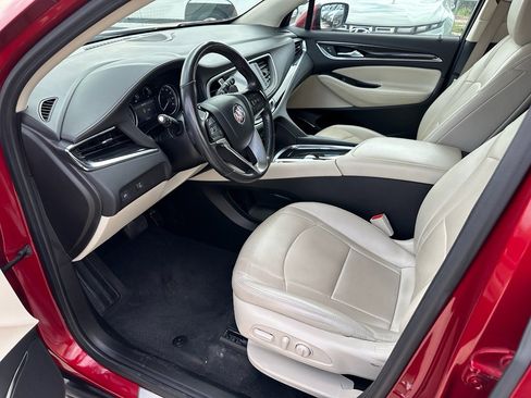 Used 2024 Buick Enclave Essence image 10