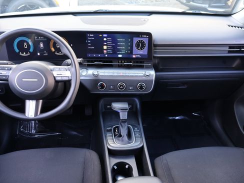 Used 2024 Hyundai Kona SE image 16