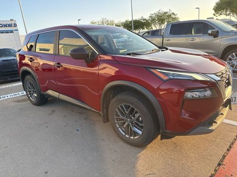 Used 2023 Nissan Rogue S image 5