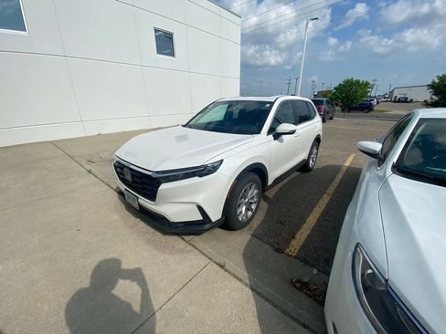 Used 2024 Honda CR-V EX-L image 3