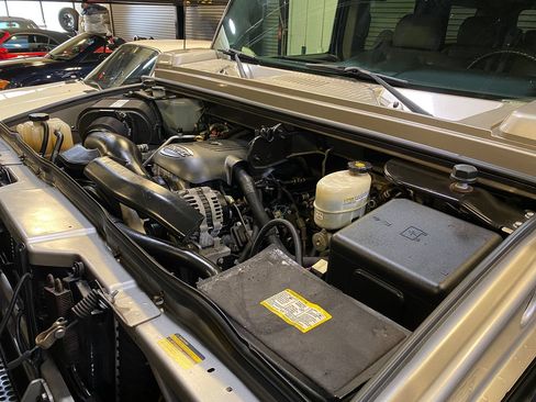 Used 2004 HUMMER H2 w/ Preferred Equipment Group AWD/4WD image 11