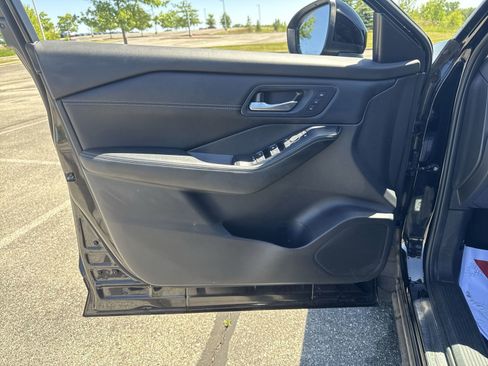 Certified 2025 Nissan Rogue SL w/ SL Premium Package AWD/4WD image 28
