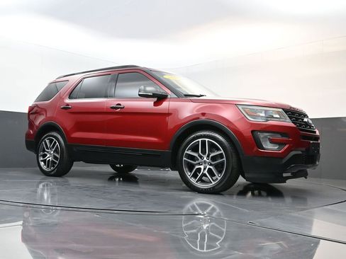 Used 2016 Ford Explorer Sport w/ Equipment Group 401A image 27