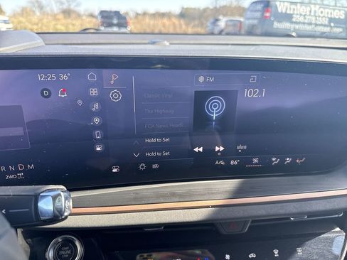 Certified 2025 Buick Envision Sport Touring image 19