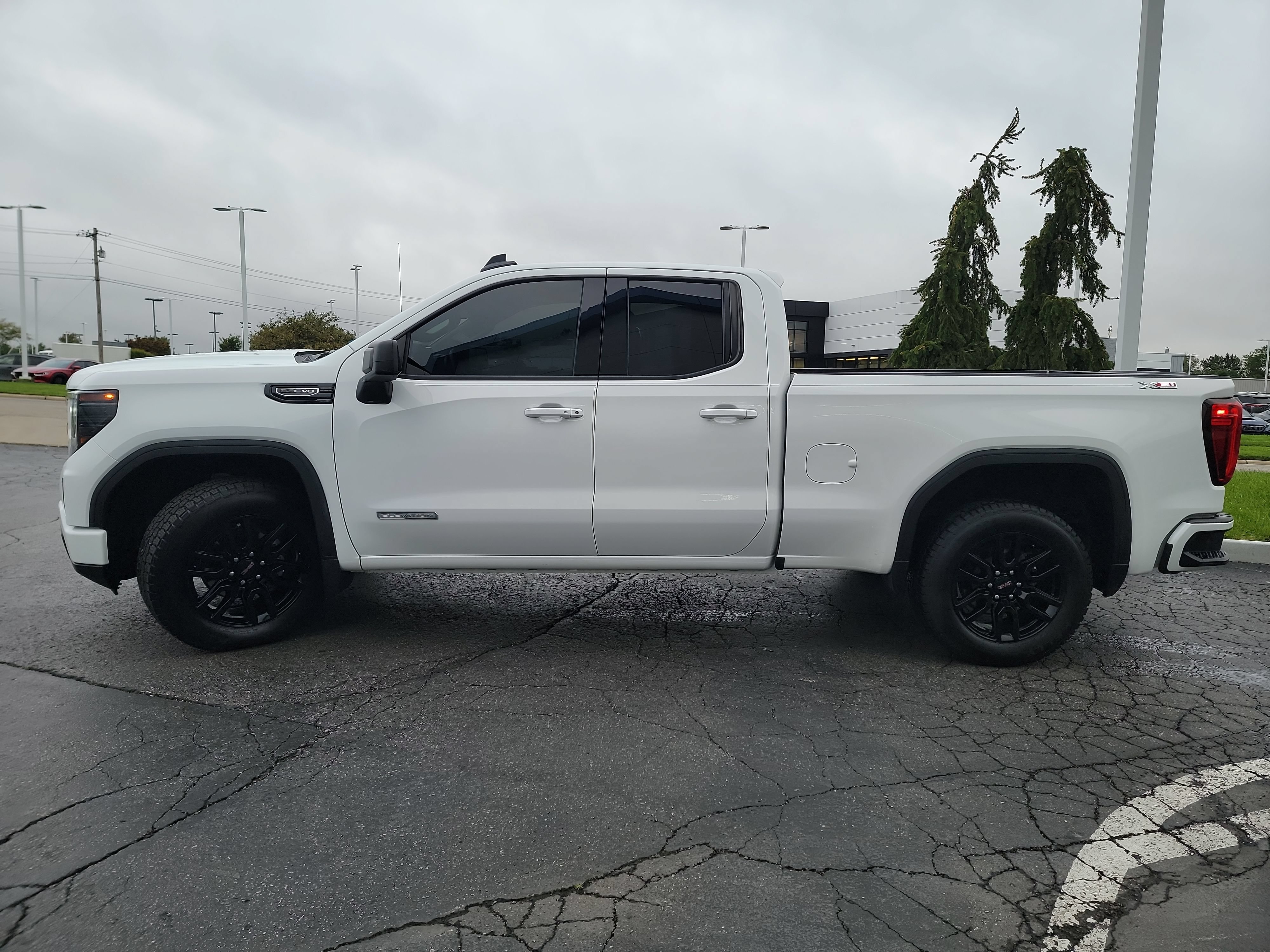 Used 2023 GMC Sierra 1500 Elevation AWD/4WD image 4