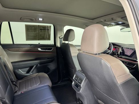 Used 2025 Volkswagen Atlas SEL AWD/4WD image 40