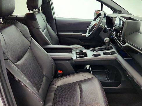 Used 2023 Toyota Sienna XSE AWD/4WD image 26