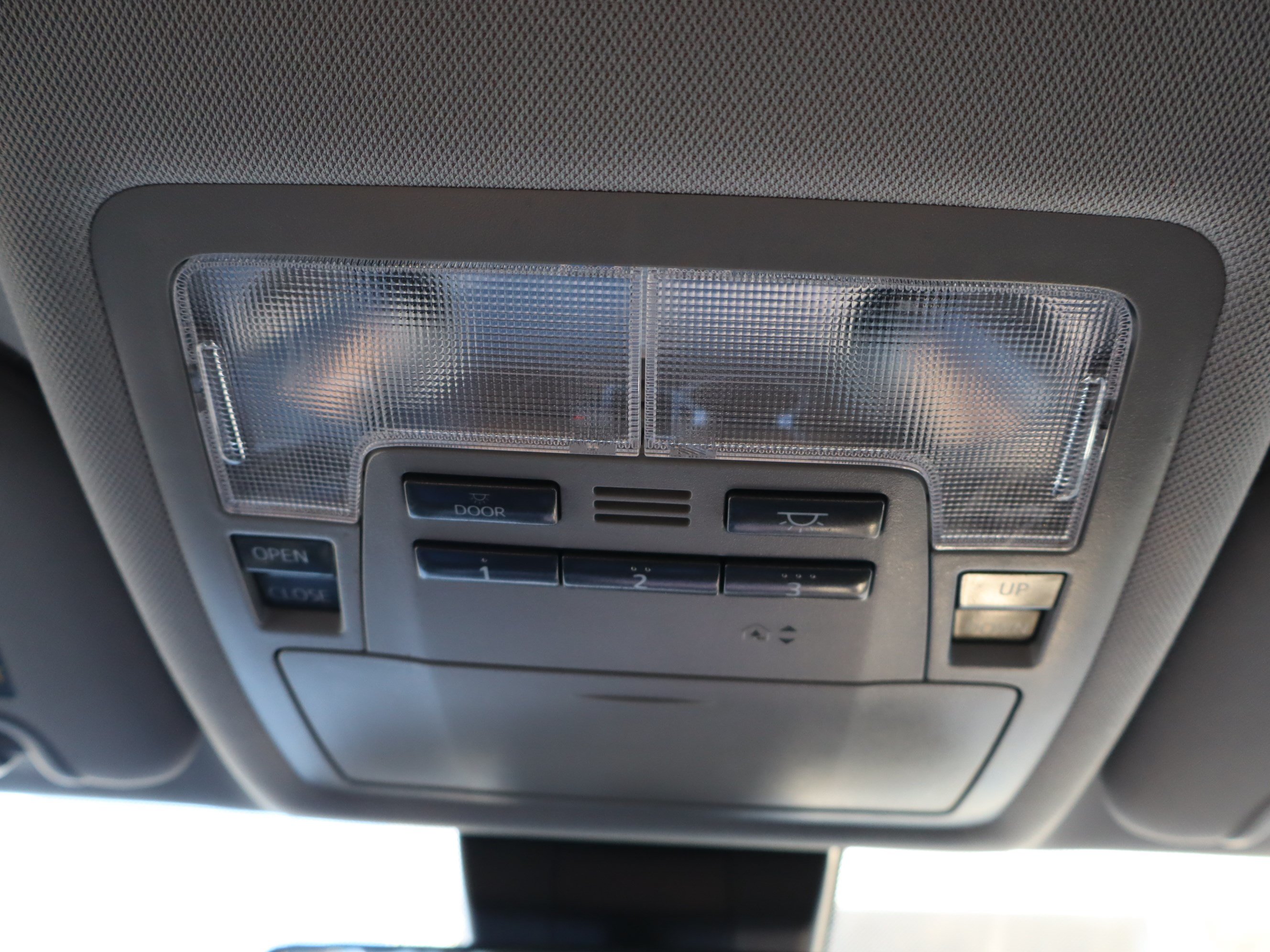 Used 2019 Toyota Highlander XLE AWD/4WD image 32