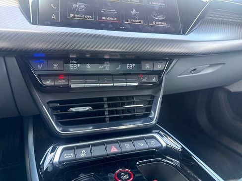 Used 2022 Audi e-tron GT Prestige AWD/4WD image 11