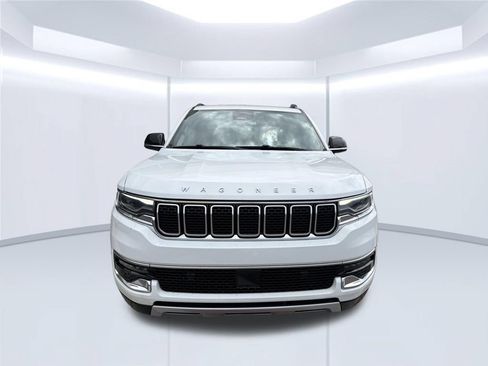 Used 2024 Jeep Wagoneer L Series II RWD image 2