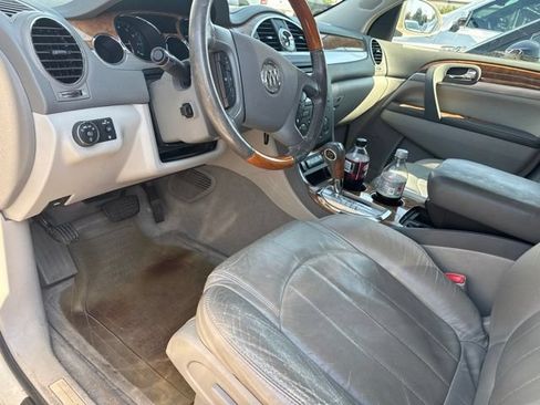 Used 2008 Buick Enclave CXL w/ Entertainment Package #4 FWD image 9