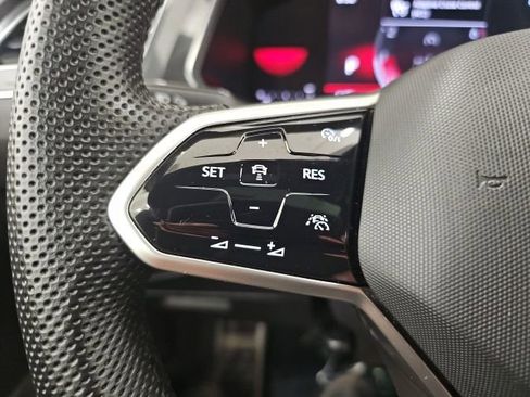 Used 2022 Volkswagen Tiguan SE R-Line image 19