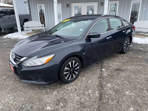 Used 2018 Nissan Altima 2.5 SV image 2