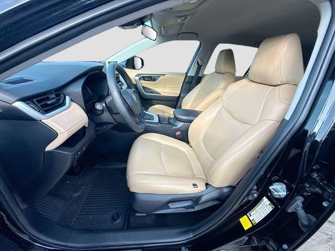 Used 2025 Toyota RAV4 LE FWD image 23