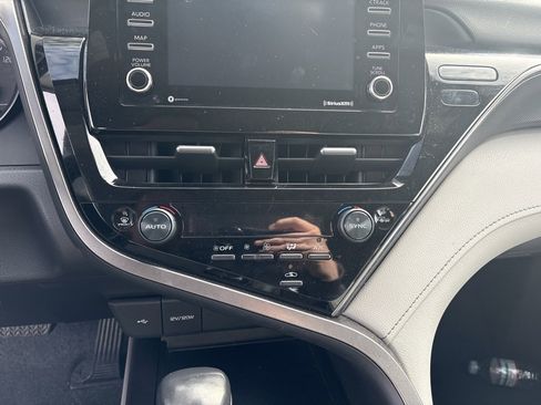 Used 2022 Toyota Camry SE image 18