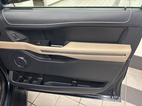 Used 2024 Ford Expedition XLT image 23