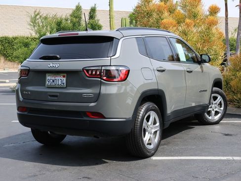 Used 2023 Jeep Compass Latitude AWD/4WD image 2
