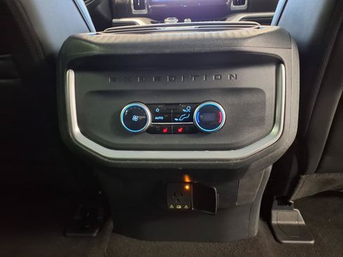 Used 2025 Ford Expedition Platinum AWD/4WD image 16