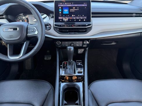 Used 2024 Jeep Compass Limited image 11