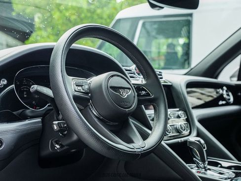 Used 2024 Bentley Bentayga Extended Wheelbase AWD/4WD image 39