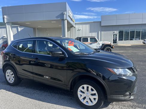 Used 2018 Nissan Rogue Sport S FWD image 8
