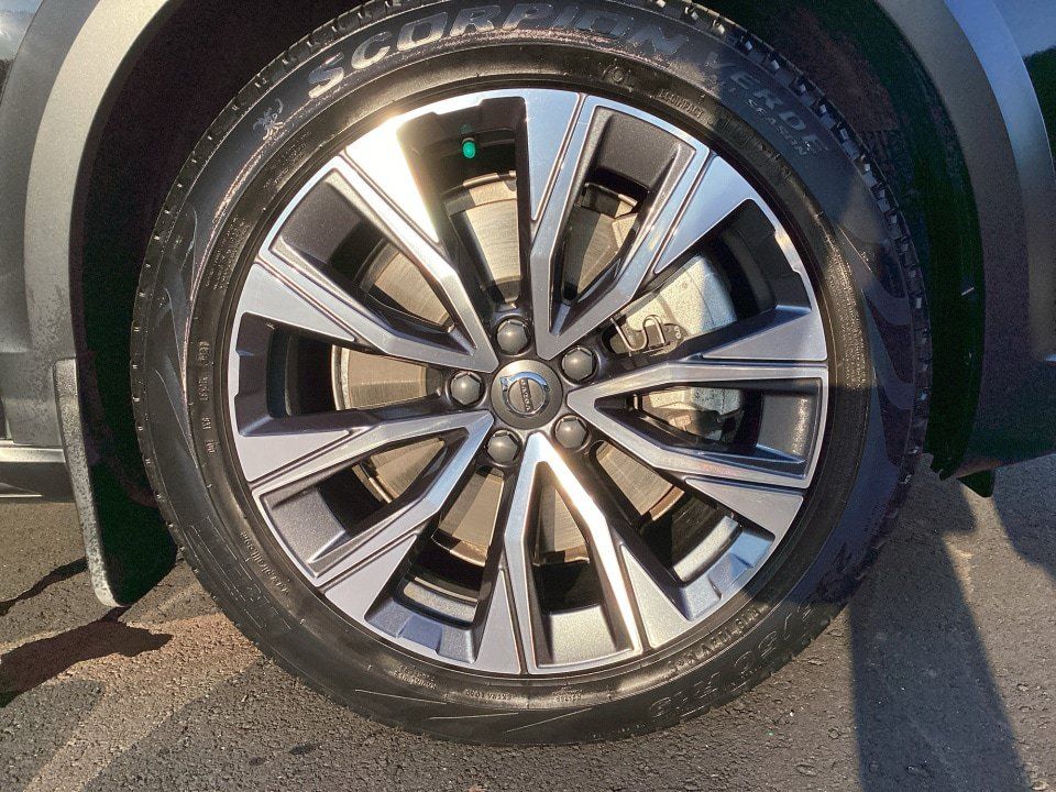 Certified 2023 Volvo V90 B6 Cross Country Plus AWD/4WD image 31