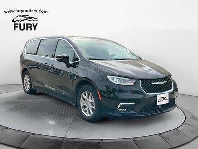 Used 2024 Chrysler Pacifica Touring-L