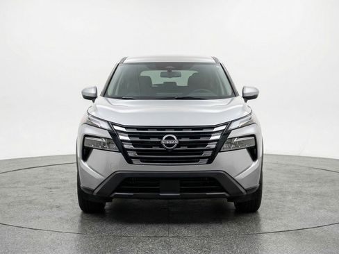 Used 2025 Nissan Rogue SV AWD/4WD image 2