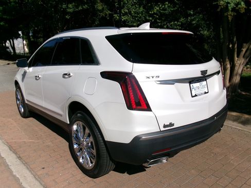 Used 2022 Cadillac XT5 Luxury w/ LPO, Radiant Package FWD image 5