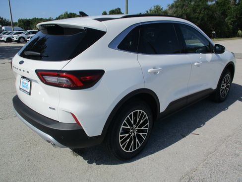 New 2025 Ford Escape Plug-in Hybrid image 7