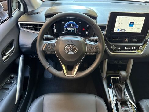 Used 2024 Toyota Corolla Cross XLE w/ Convenience Package AWD/4WD image 31
