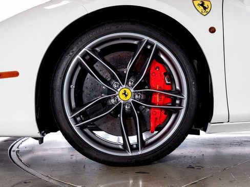 Used 2019 Ferrari 488 Spider image 14