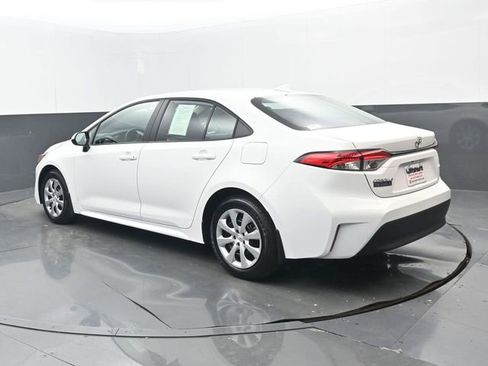 Used 2025 Toyota Corolla LE image 3