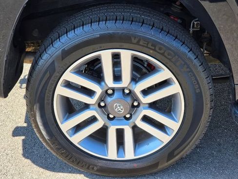 Used 2022 Toyota 4Runner TRD Sport AWD/4WD image 12