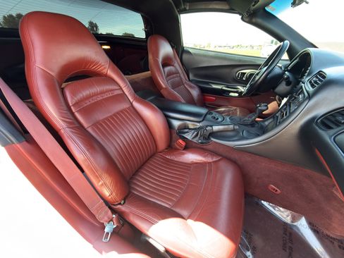 Used 1997 Chevrolet Corvette Coupe w/ Memory Pkg RWD image 18