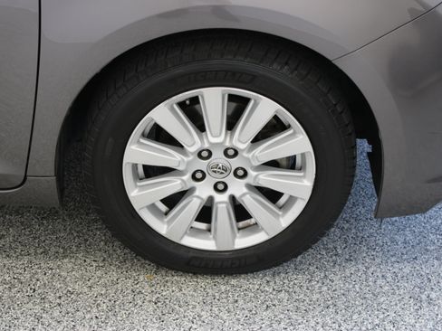 Used 2017 Toyota Sienna Limited Premium FWD image 5