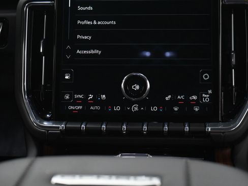 Used 2025 GMC Yukon XL Denali AWD/4WD image 17