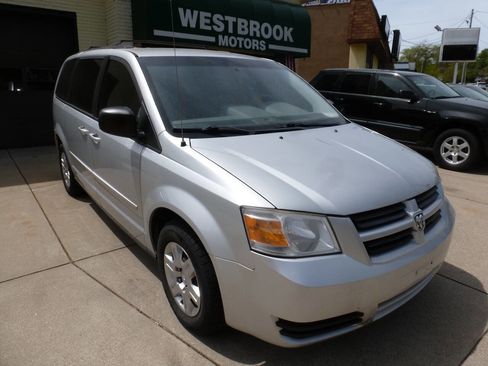 Used 2010 Dodge Grand Caravan SE w/ Climate Group FWD image 1