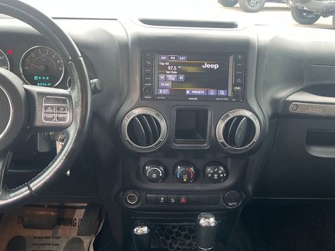 Used 2018 Jeep Wrangler Unlimited Sport w/ Connectivity Group image 18