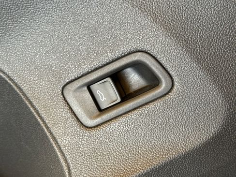 Certified 2025 Volkswagen Atlas SE AWD/4WD image 13